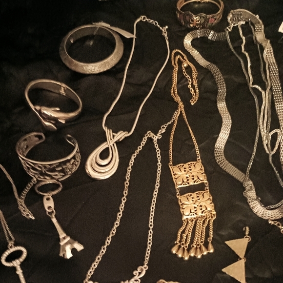 Necklaces and bracelets - Picture 3 of 13